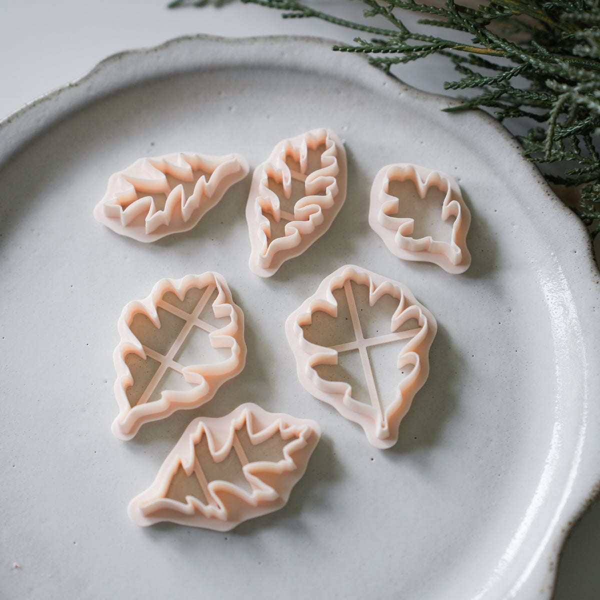 FG100 oak leaf cutter and clay craft detail 3